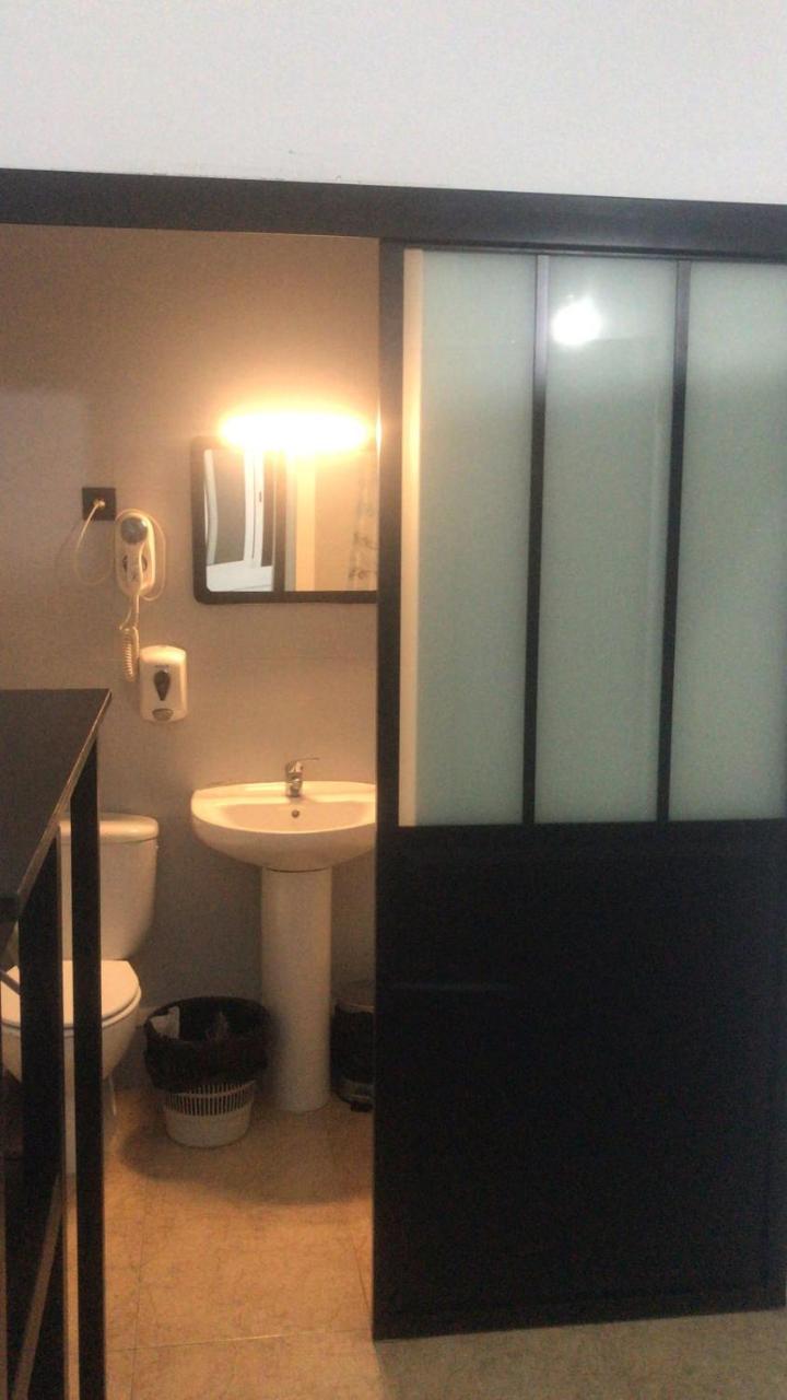 Hostal Eden Barcelona Luaran gambar